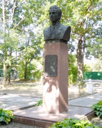 Памятник Ивану Стрельченко в Голой Пристани