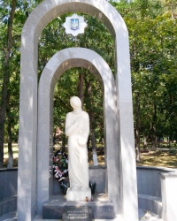 Памятник и часовня в честь погибших милиционеров в Херсоне
