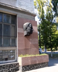Мемориальная доска Емельяну Гирскому в Херсоне