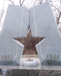 Памятник воинам на запорожской детской железной дороге