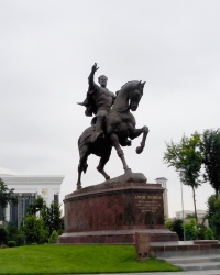 Памятник Амиру Темуру в Ташкенте
