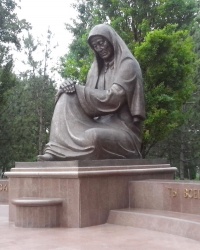 Памятник воинам в Ташкенте