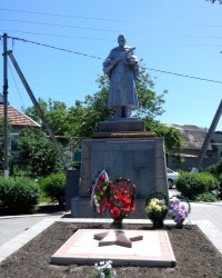 Памятник воинам в Балабино у Запорожья