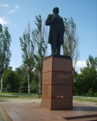 Памятник В.И. Ленину в Васильевке Запорожской области