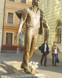 Пам'ятник Володимиру Івасюку у Львові