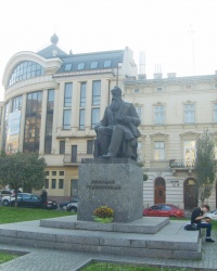 Пам’ятник Михайлу Грушевському у Львові