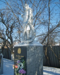 Памятник воинам в пос. Кушугум у Запорожья 