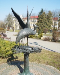 Скульптурна композиція «Пара лелек» в Тернополі