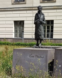 Пам'ятник Лізі Майтнер. Берлін