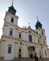Базиліка Святого Хреста у Варшаві