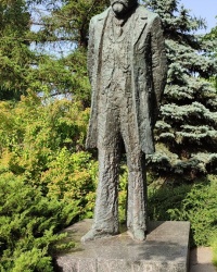 Пам'ятник Болеславу Прусу у Варшаві 