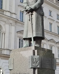 Пам'ятник Юзефу Пілсудському у Варшаві 
