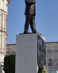 Пам'ятник  Леху Качинському у Варшаві