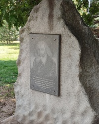 Пам'ятний знак архієпископу Луці в Запоріжжі 