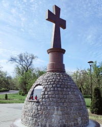 Пам’ятний знак «Жертвам Голодоморів» в Кропивницькому 
