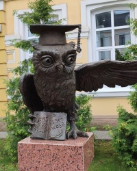 Пам'ятник вченій сові у Вінниці 