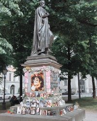 Пам'ятник Орландо ді Лассо та місце пам'яті Майкла Джексона у Мюнхені