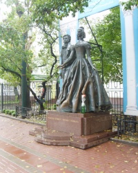 Памятник Пушкину и Гончаровой в Москве