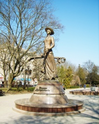 Памятник Соломие Крушельницкой в Тернополе