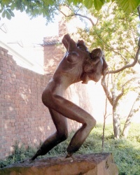 Скульптура Освенцим II у Варшаві