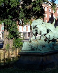 Скульптура «Лев і левиця» у Копенгагені