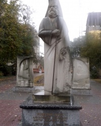 Памятник святителю Луке в Черкасах