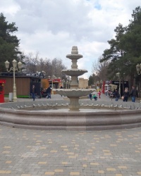 Фонтан на входе в парк дружбы Волгоград-Баку, в г. Волгограде