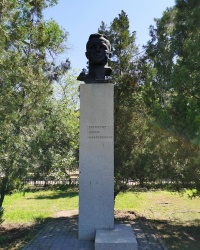 Памятник Ю.А. Гагарину на территории школы №134 в г. Волгограде