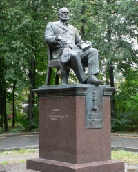 Памятник А. Ф. Кони в г. Москве