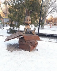 Памятник Зайке в г. Волгограде