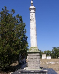 Полу-заброшенный монумент гвардейцам 242 таманской дивизии на Караньских высотах