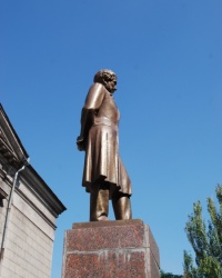 Памятник А.С.Пушкину в Мариуполе