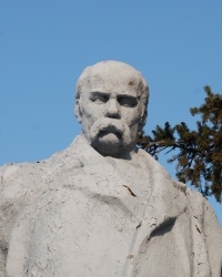  Памятник Т.Г. Шевченко в Миргороде