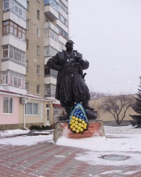 Сквер казацкой славы с памятником Миргородским казакам