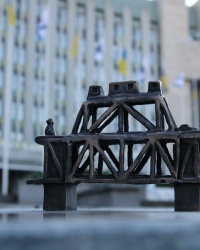 Мініскульптура "Міст Олександра Поля"
