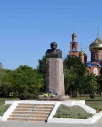 Памятник Тарасу Шевченко в городе Покров (Орджоникидзе)