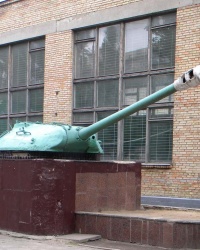 Памятник танкистам у школы № 45. Башня тяжелого танка ИС-3 в г. Киев
