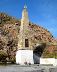 Памятный знак в честь советских подводников