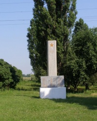 Памятник воинам-землякам, погибшим в годы ВОВ, в с. Ягодное (Новомосковский р-н)