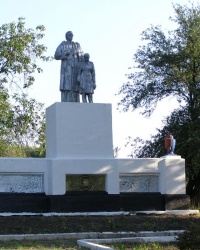 Памятник воинам в с. Водяное (Синельниковский р-н)
