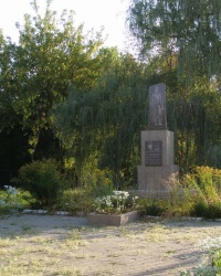 Братская могила в с. Раевка (Синельниковский р-н)