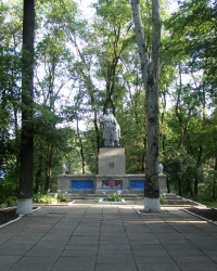 Братская могила в с. Раевка 