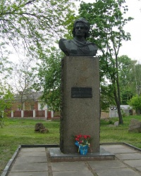 Бюст Л. М. Табукашвили в г. Коростень
