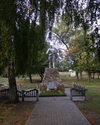 Братская могила в с. Зайцево (Синельниковский район)  
