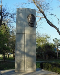 Пямятник Д.Л.Караеву в Евпатории