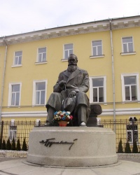 Памятник Михаилу Грушевскому в Киеве