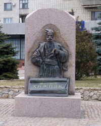 Памятник основателю Павлограда Матвею Хижняку