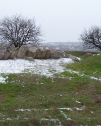 Курган с кромлехом в Топила