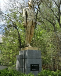 Памятник П.Л.Войкову в г.Керчи