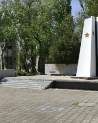 Памятник летчикам 230-й Кубанской штурмовой авиационной дивизии, павшим в годы ВОВ, в г.Керчи